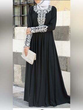 SHUKR Abaya gown. Size large. NWT